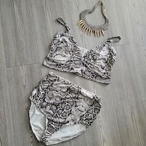 Snake print High Waist 2 piece lounge set...
